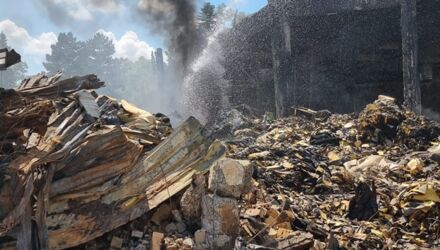 F1: Erneute Nachlöscharbeiten vom Großbrand in Morsum